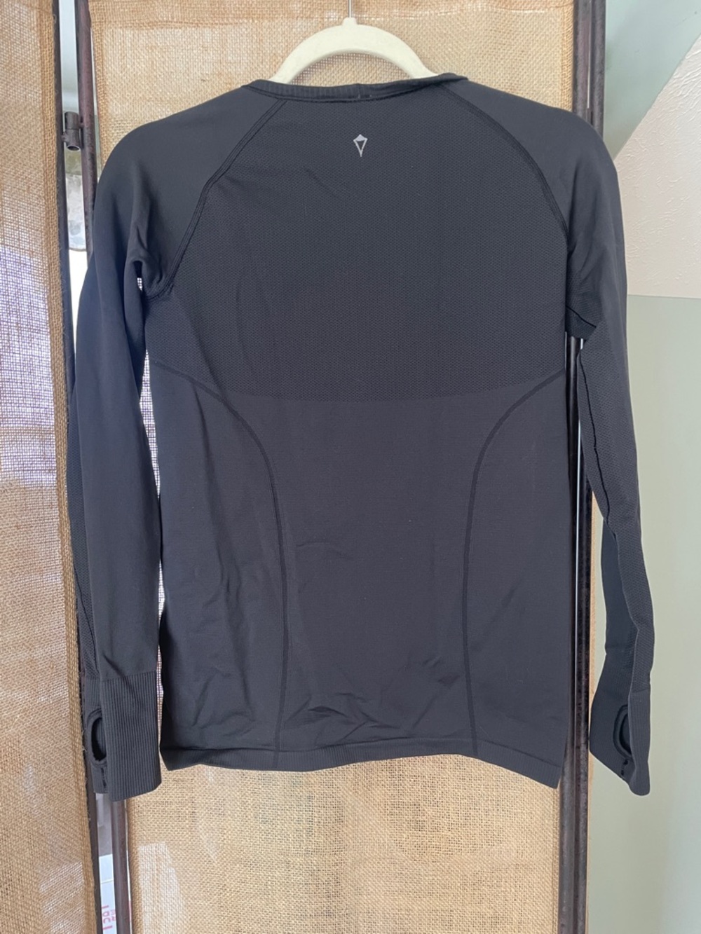 Ivivva Black Long Sleeve Crewneck Athletic Top - Picture 3 of 3